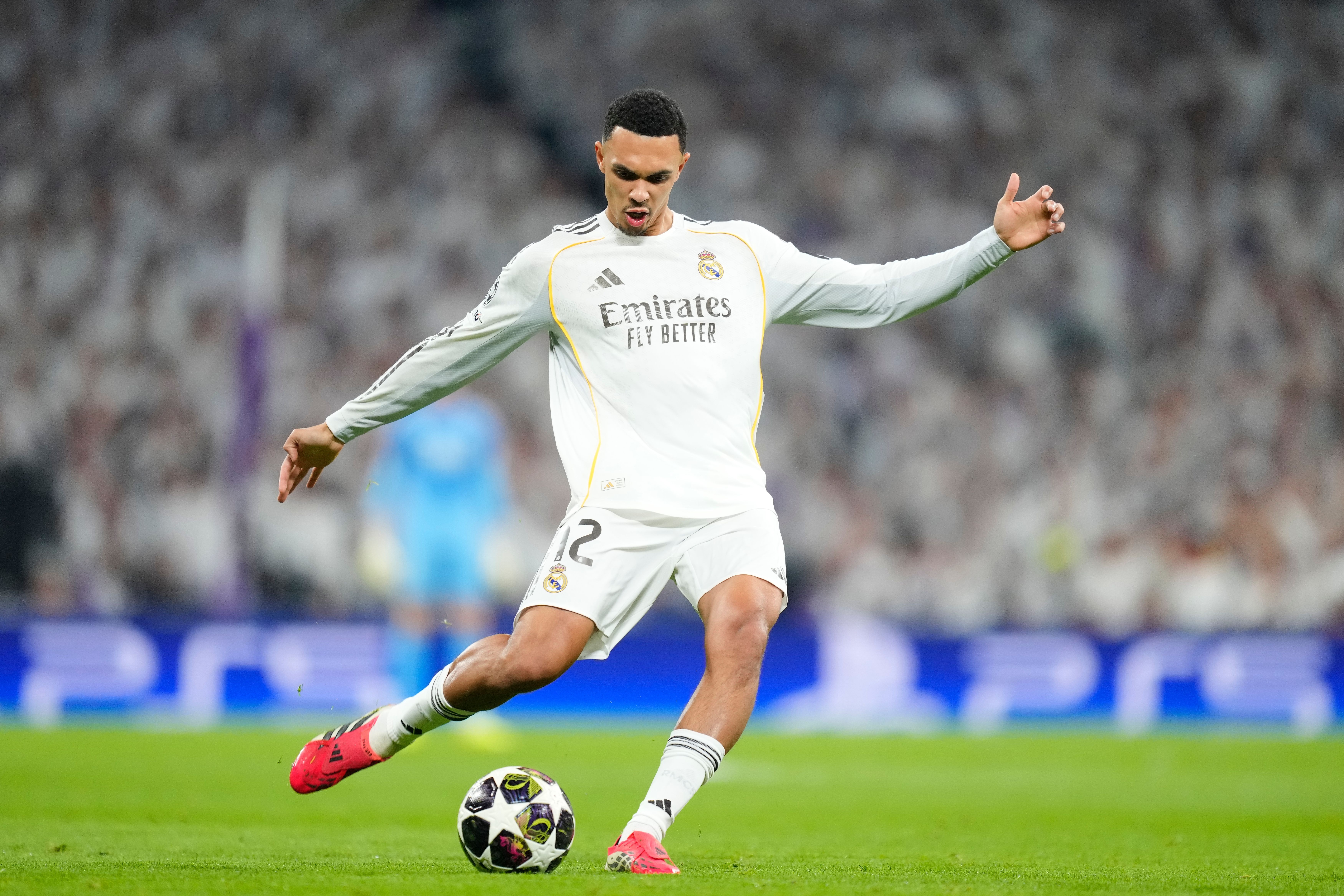 战拜仁送助攻！阿诺德单场6次把球送入对方禁区创本赛季欧冠纪录